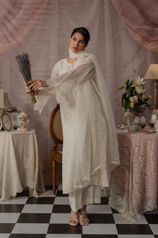 Thread Tale Kurta Set